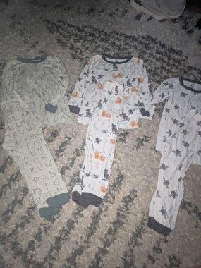 Kids Halloween Pumpkin & Bat Long-Sleeve Pajama Set - White & Orange